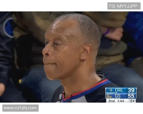 勇士赛场爆发小插曲，裁判如何处理？